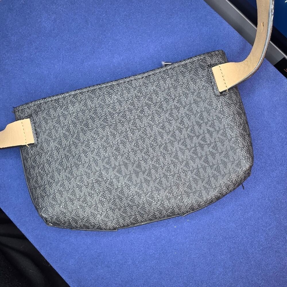 Michael Kors Waist Bag Crossbody Fanny Pack Black Gray Silver Hardware 1B - Picture 2 of 14